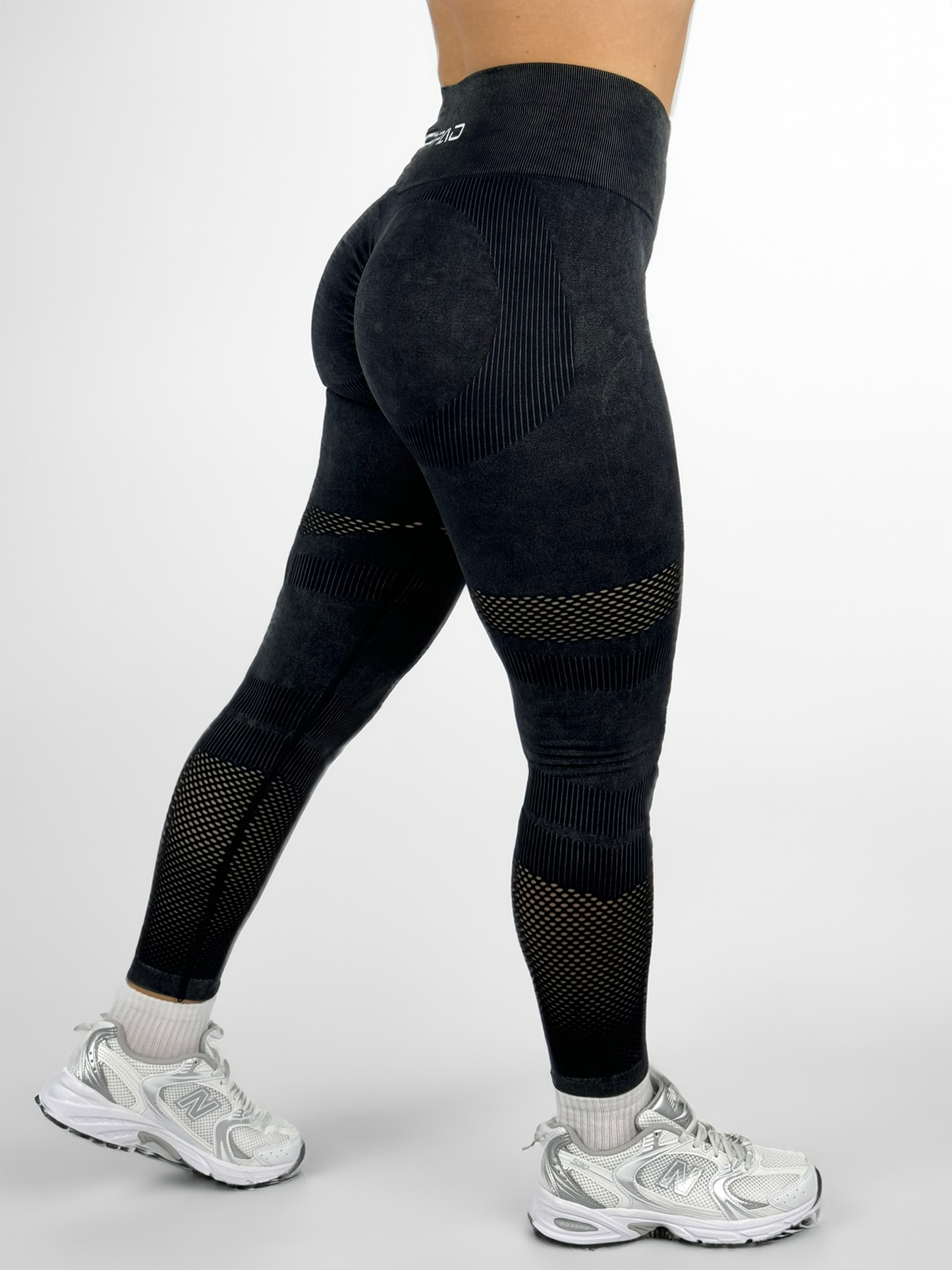 Schwarze_Sport_Leggings_fur_Damen_von_Karpao