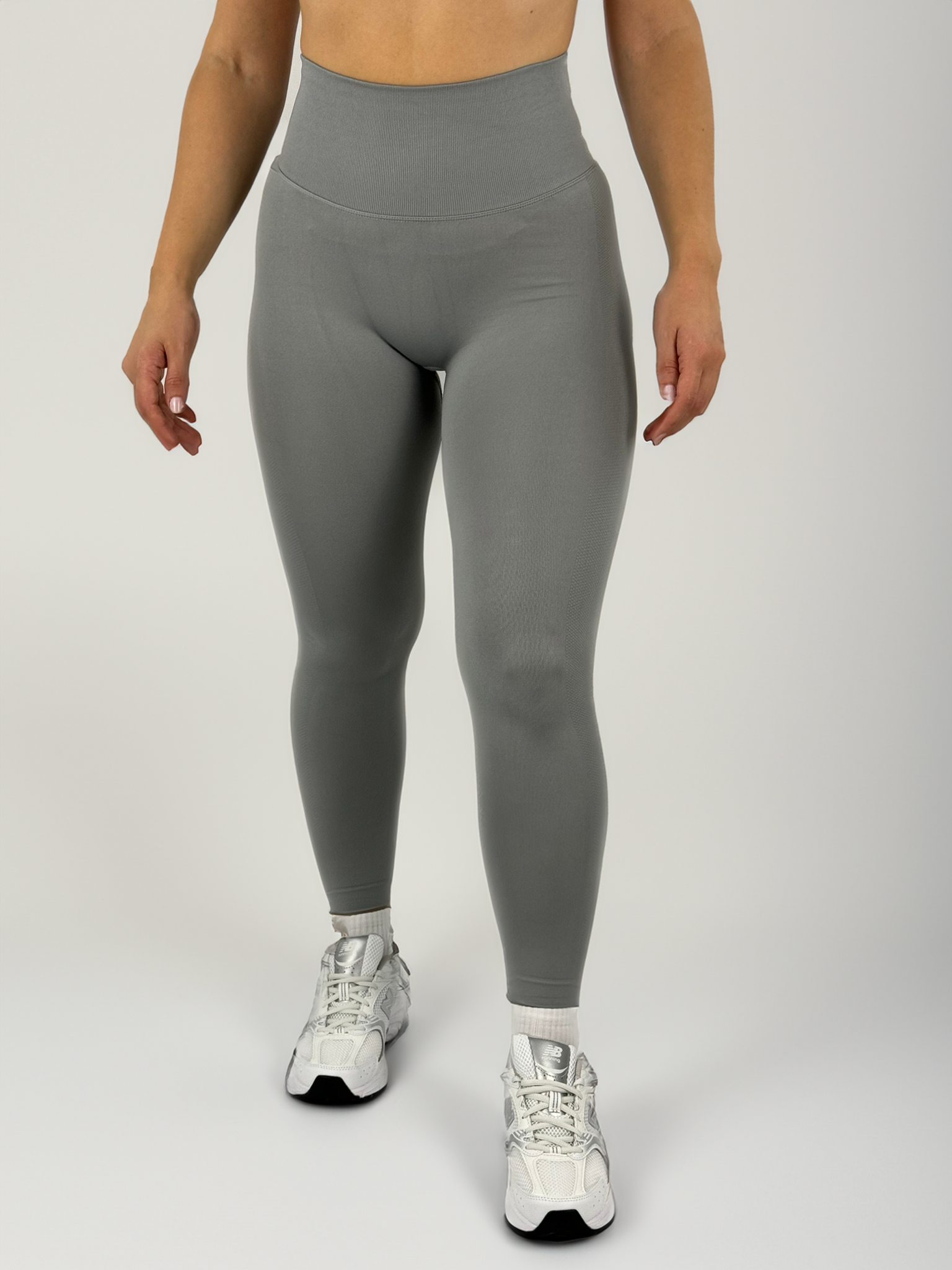 Dunkelgraue_Sports_Leggings_fur_Women_von_Karpao_Front