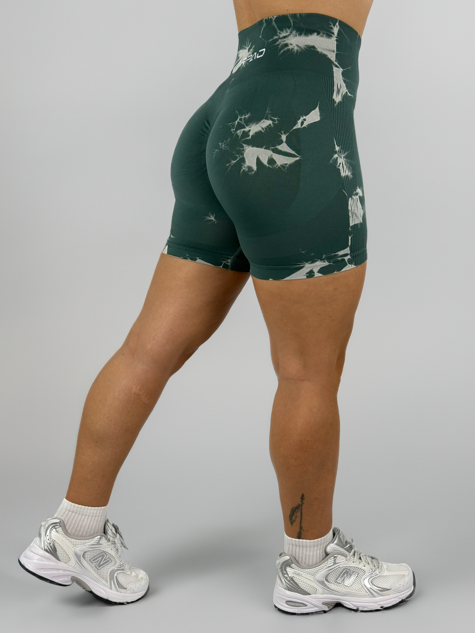 Grun_weisse_Sport_Short_Leggings_fur_Damen_Karpao