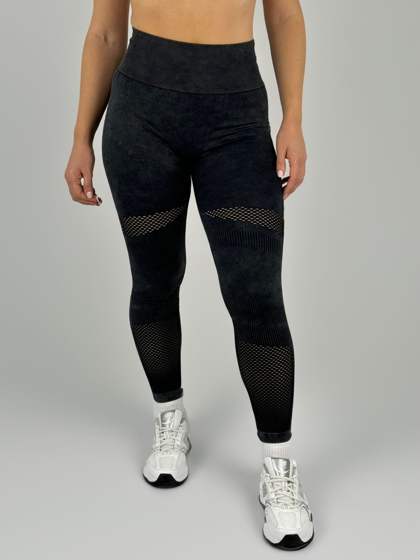 Vorderseite_Damen_Sport_Leggings_in_Schwarz_von_Karpao