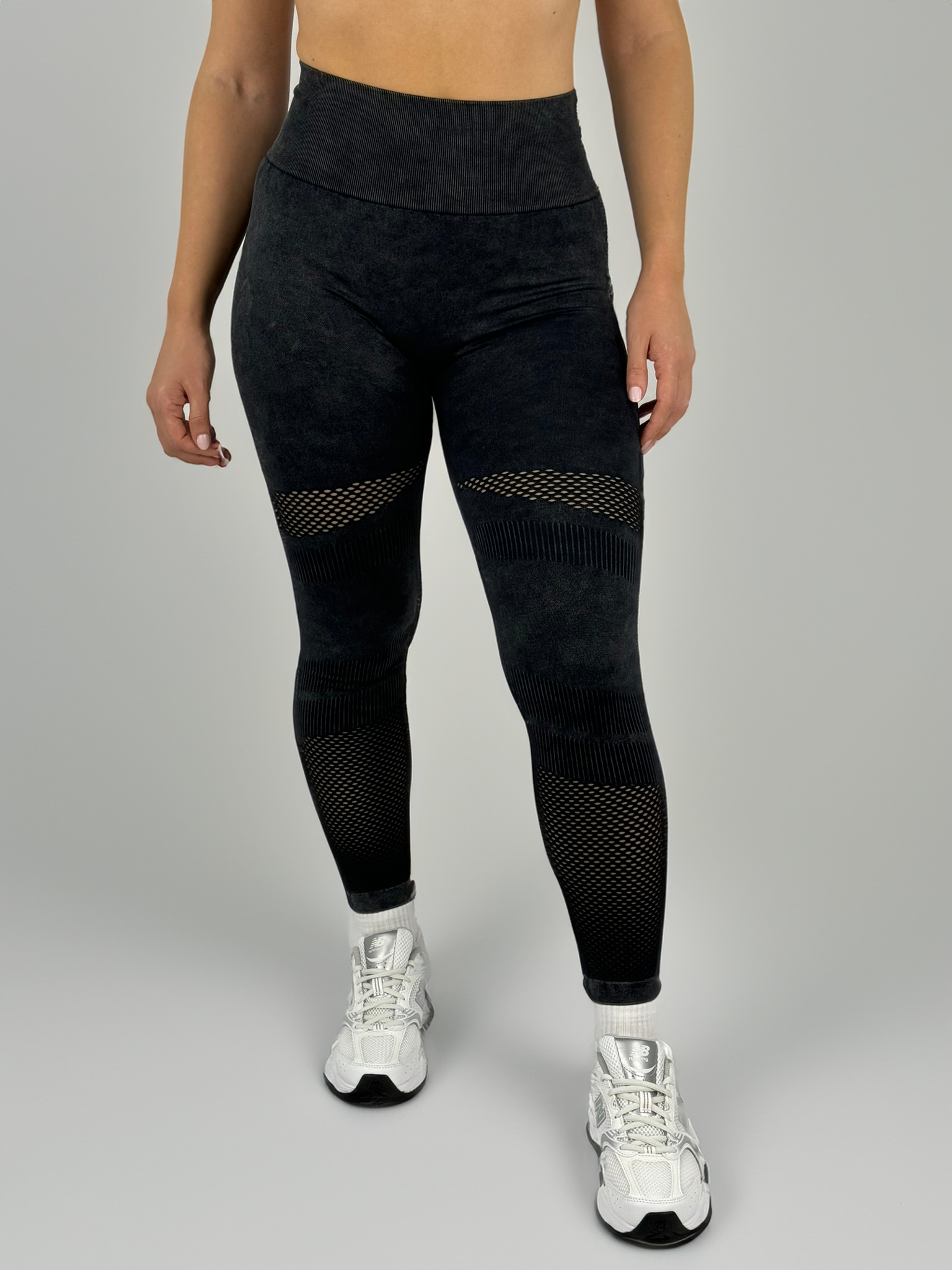 Vorderseite_Damen_Sport_Leggings_in_Schwarz_von_Karpao